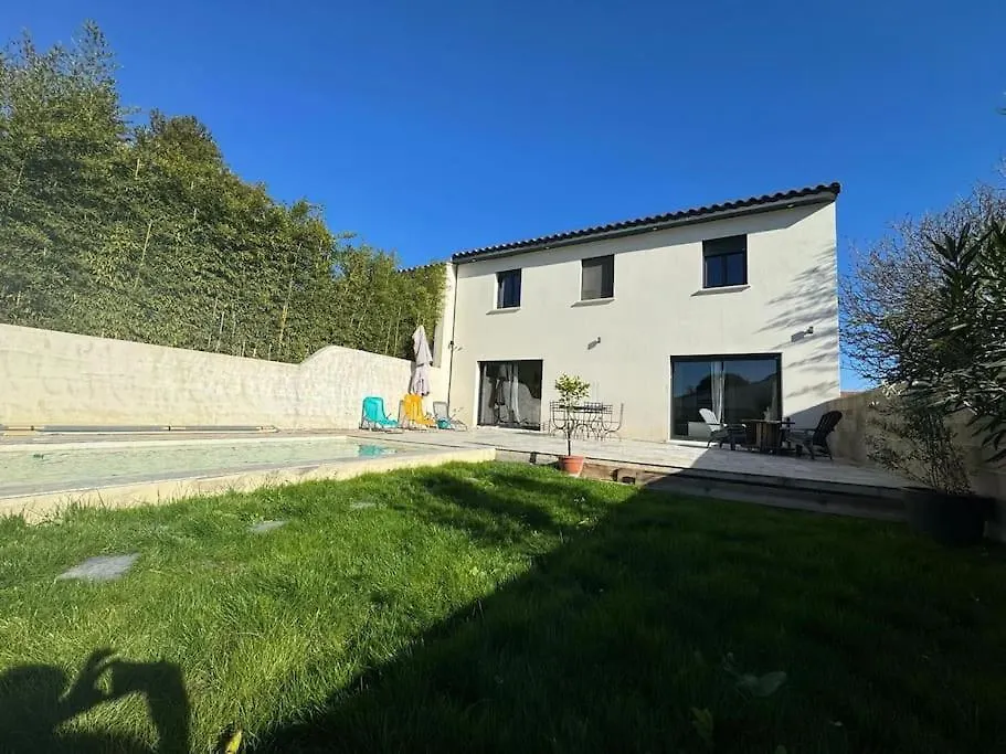 Villa Familiale Avignon 0*,  France